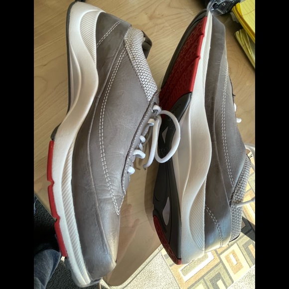 New Balance Limited Edition Gray leather Women’s 9 EUC cross trainers - Picture 4 of 11